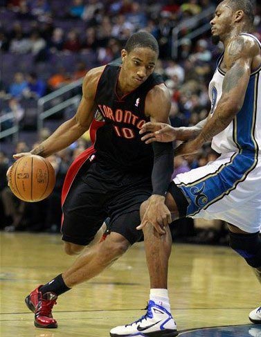 NBA焦点战：湖人连败危机，东契奇37分难救主，国王蒙克爆发创赛季新高