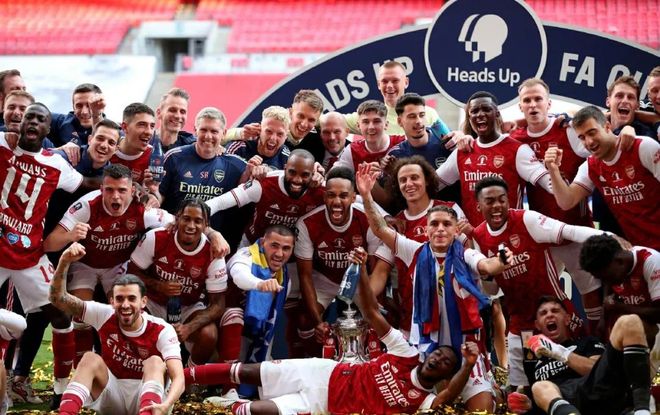 欧冠周最佳球员评选：奥斯梅恩、福登、梅里诺、福布斯