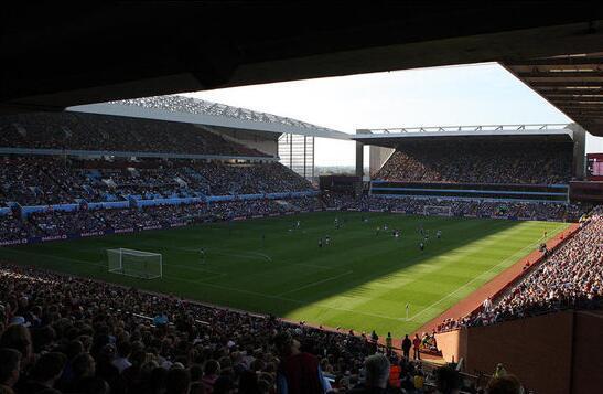 足球巴萨公布主力中场伤情，将缺阵一月