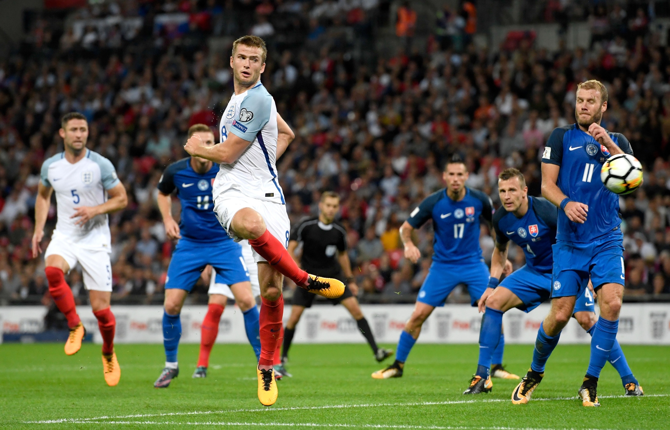 NBA：湖人遭遇惨败 浓眉受困犯规困扰