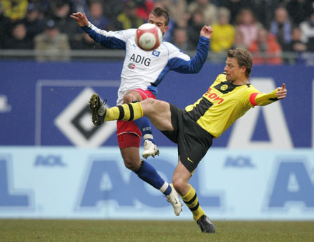 球星突破防线制造绝佳机会