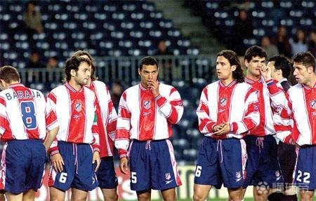 小将赛后拥抱母亲太感人