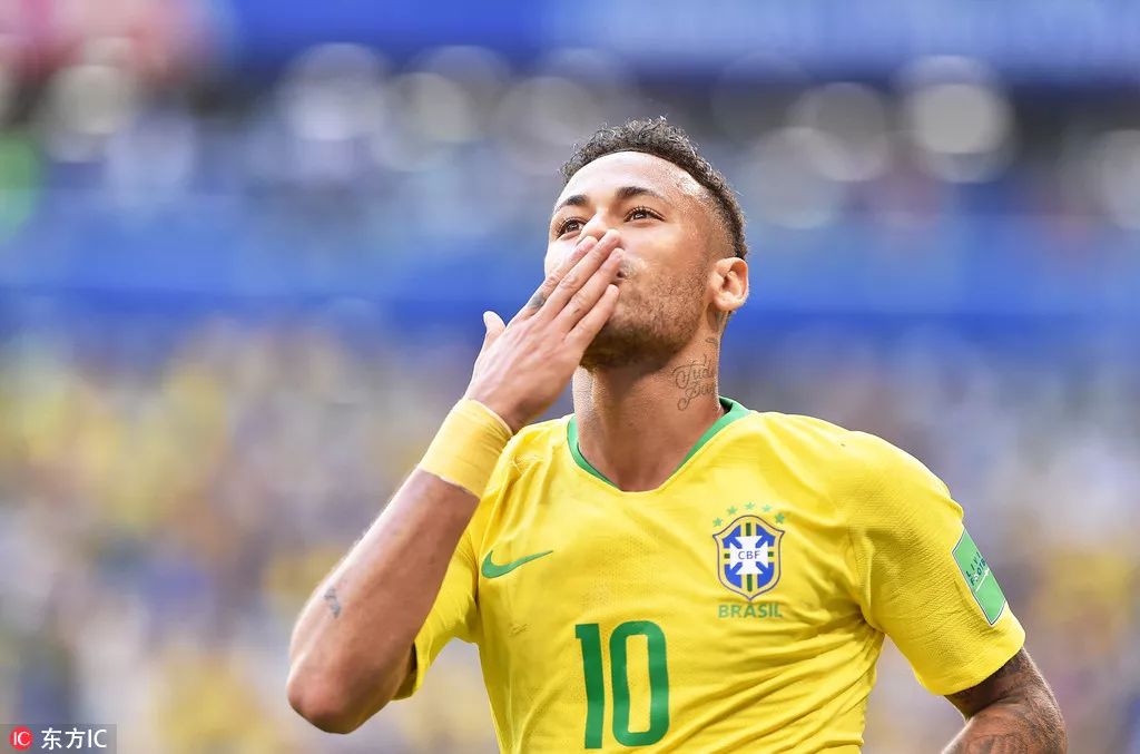 东契奇调侃里夫斯：他打得像是顶级球星，这是我最后一次夸他