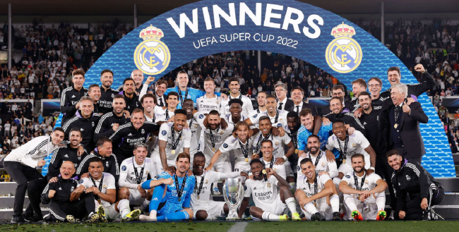 多特蒙德球迷挂横幅，反对海外比赛并攻击西甲高层